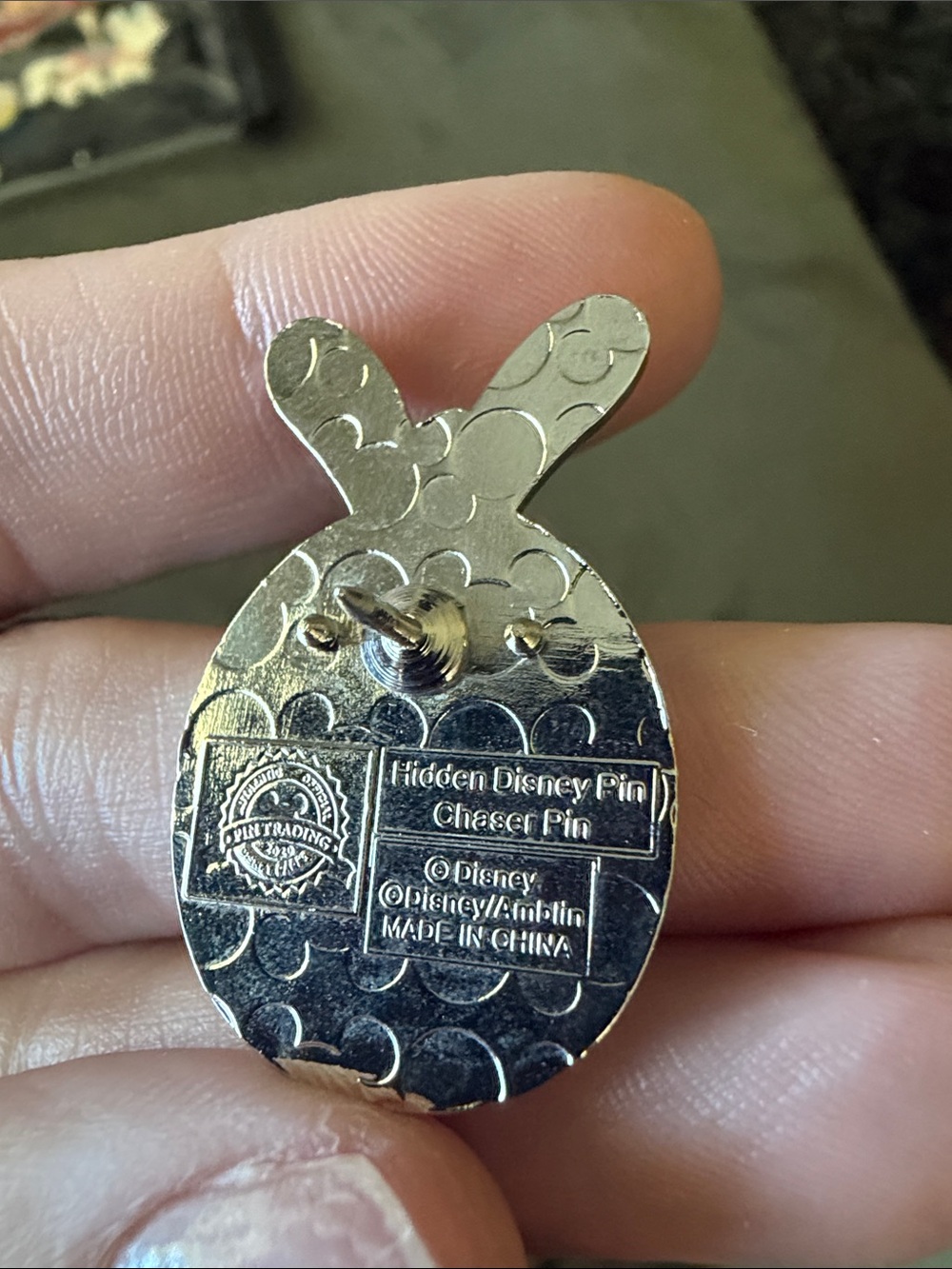 Disney Hidden Mickey - Roger Rabbit Chaser Pin - Picture 2 of 2